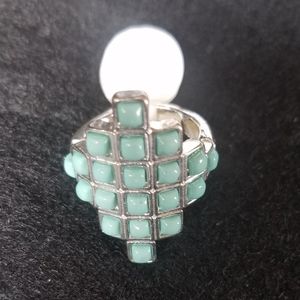 Silvertone stretch ring; fashion costume jewelry